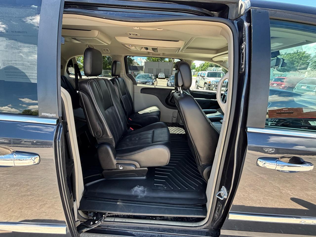 Chrysler Town & Country Touring-L 2013