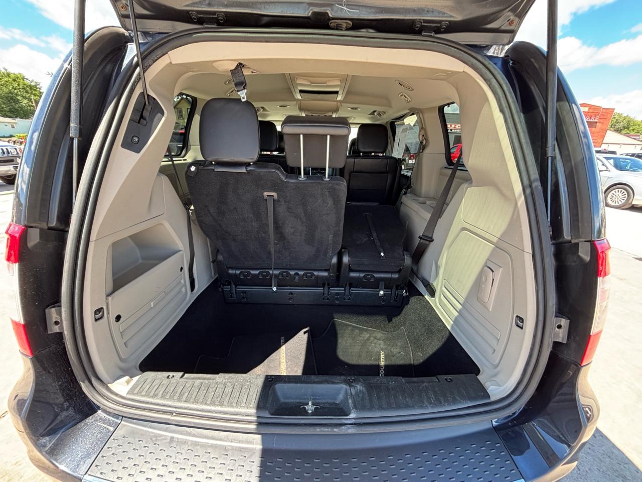 Chrysler Town & Country Touring-L 2013