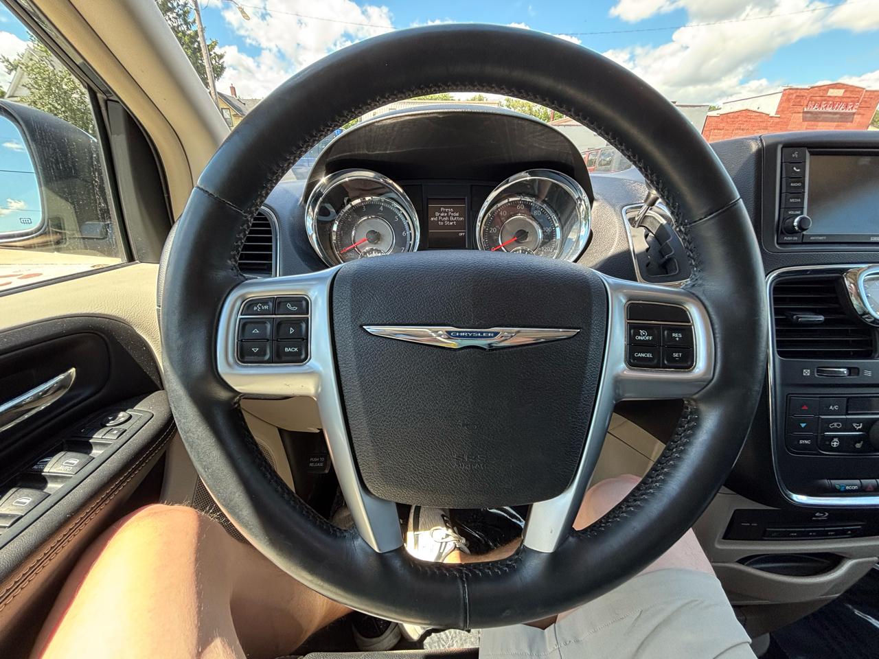 Chrysler Town & Country Touring-L 2013