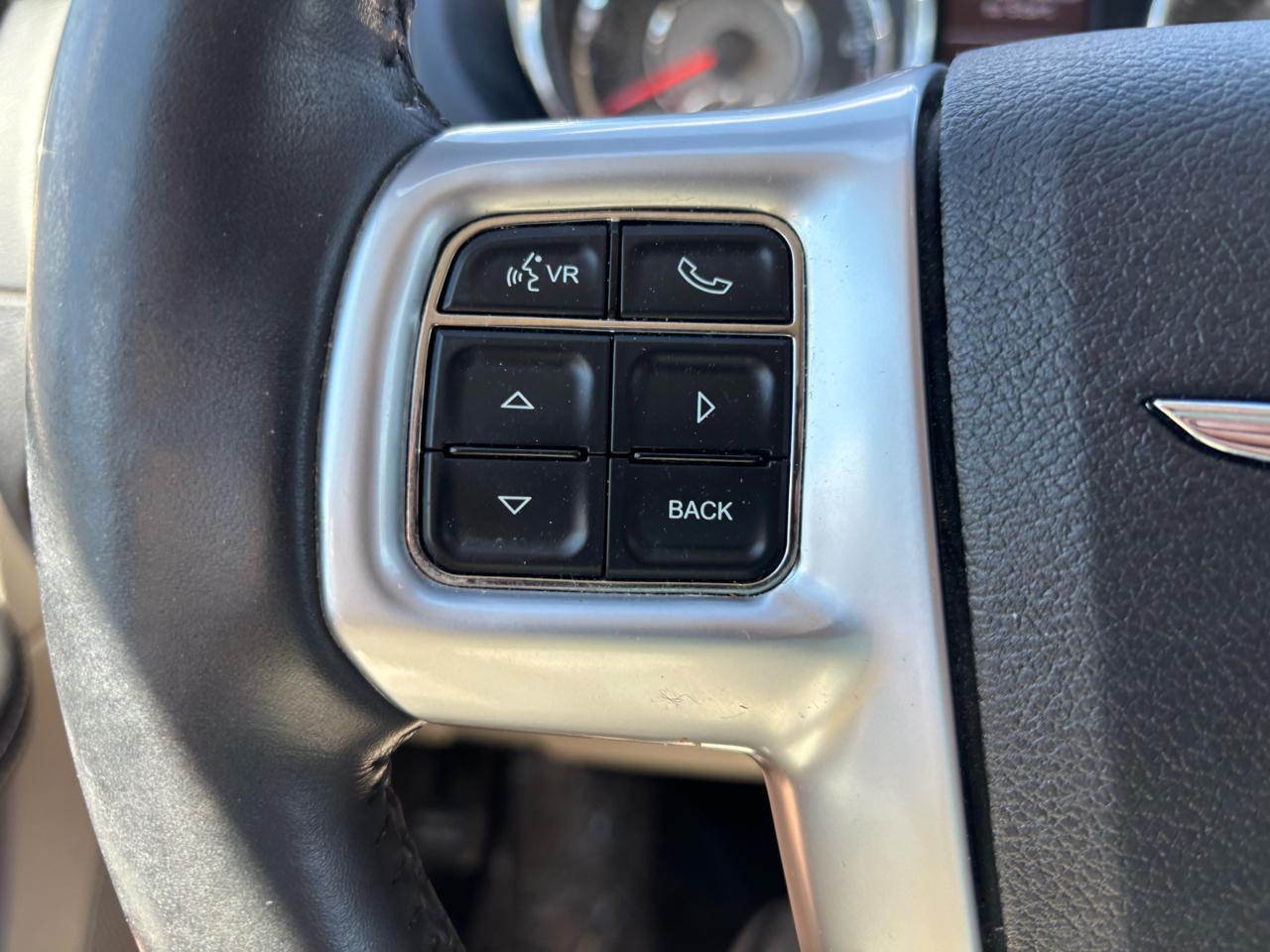 Chrysler Town & Country Touring-L 2013