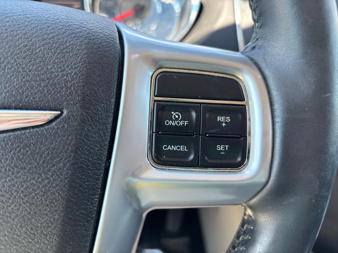 Chrysler Town & Country Touring-L 2013
