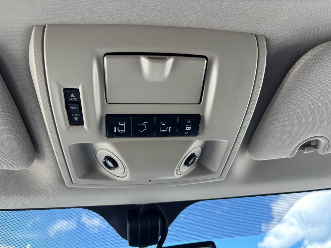 Chrysler Town & Country Touring-L 2013