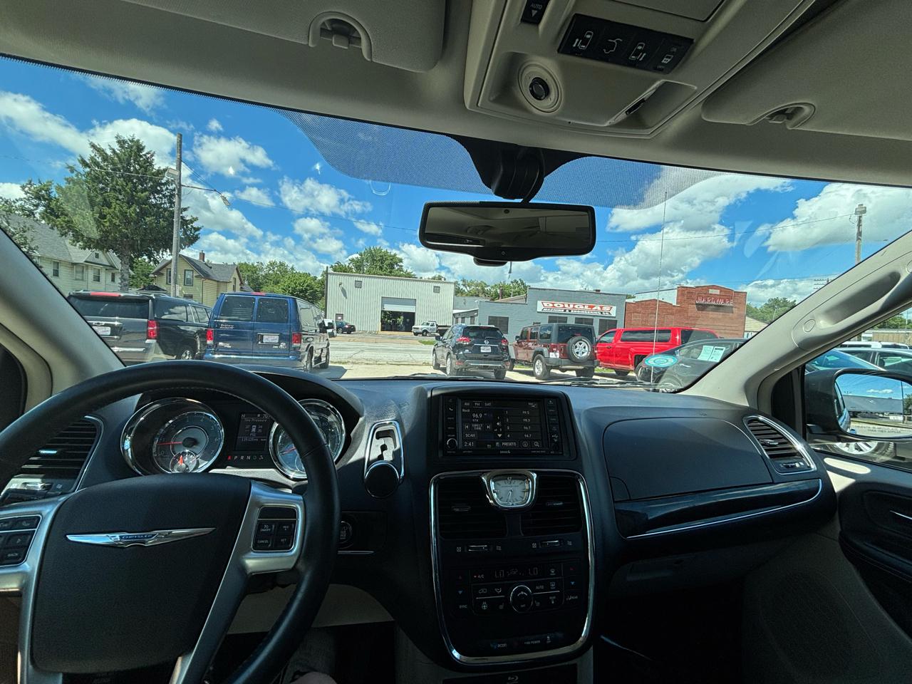 Chrysler Town & Country Touring-L 2013