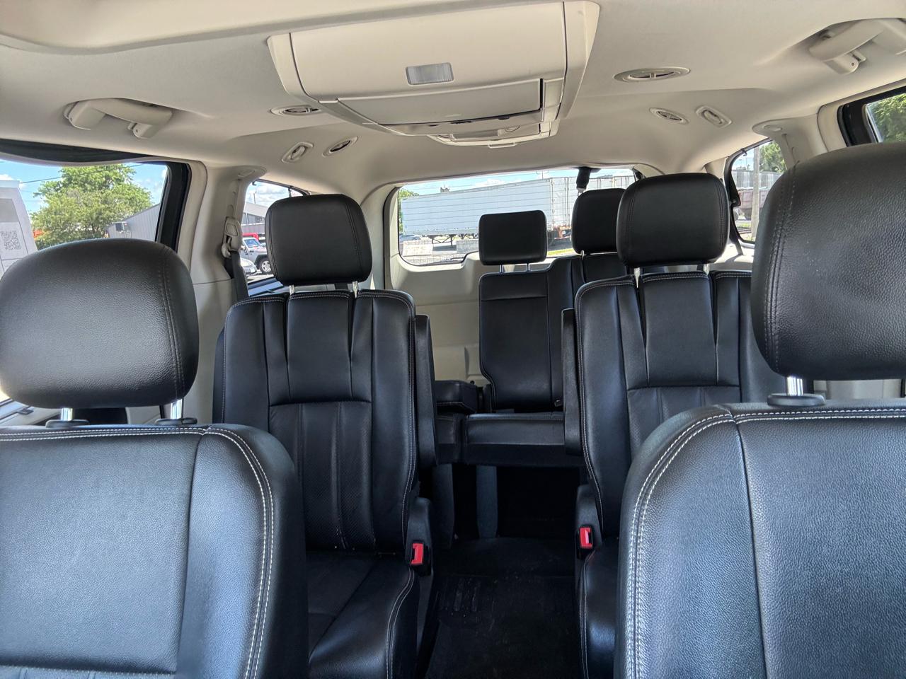 Chrysler Town & Country Touring-L 2013