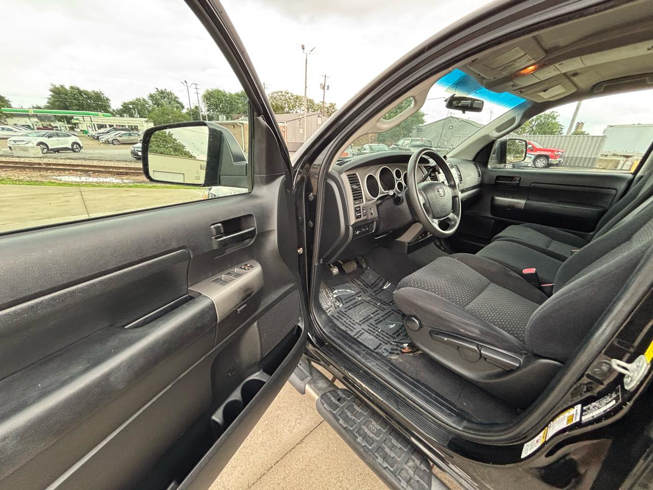 Toyota Tundra Tundra-Grade 4.6L CrewMax 4WD 2010