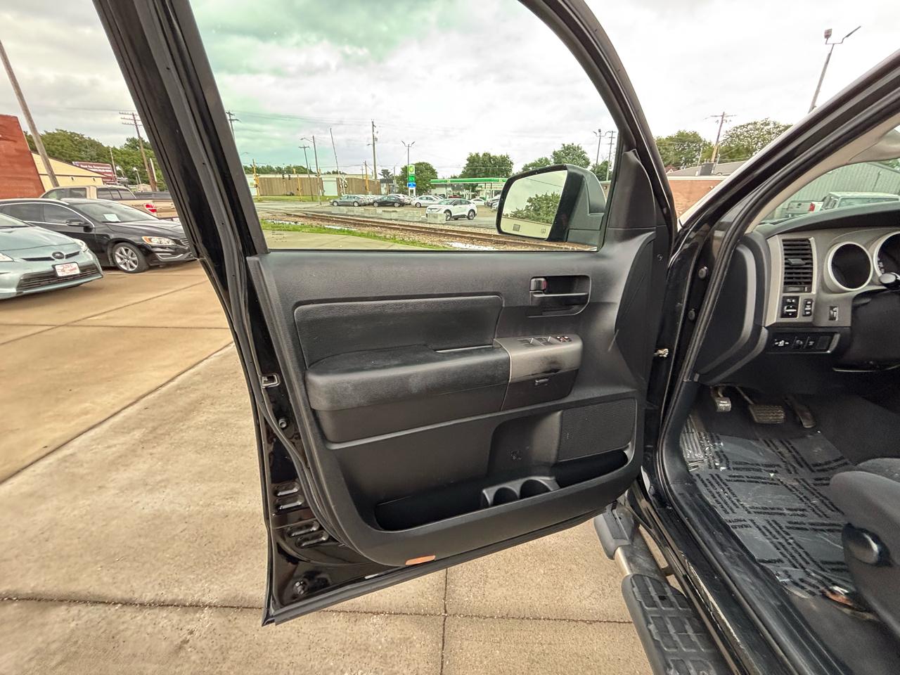 Toyota Tundra Tundra-Grade 4.6L CrewMax 4WD 2010