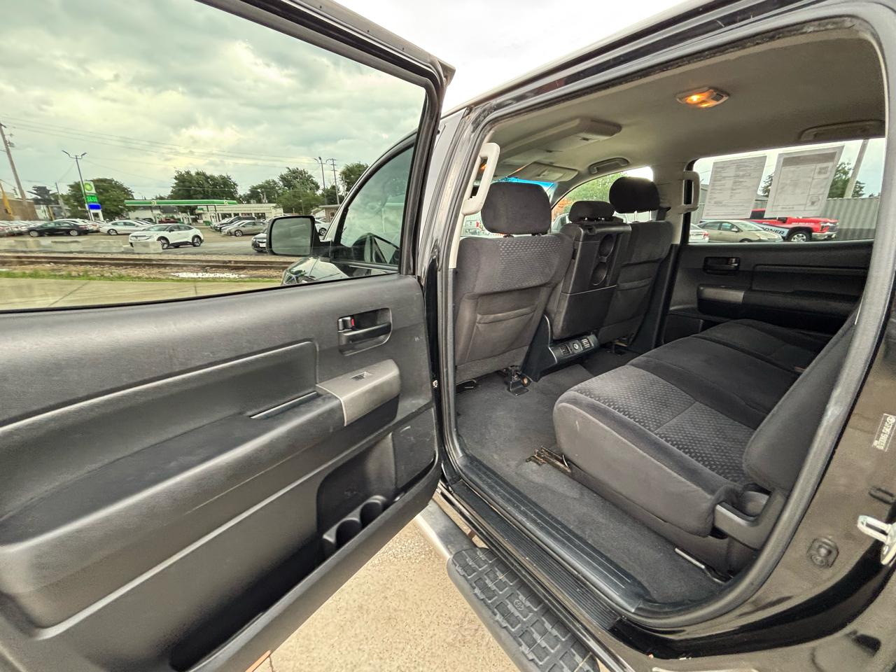 Toyota Tundra Tundra-Grade 4.6L CrewMax 4WD 2010