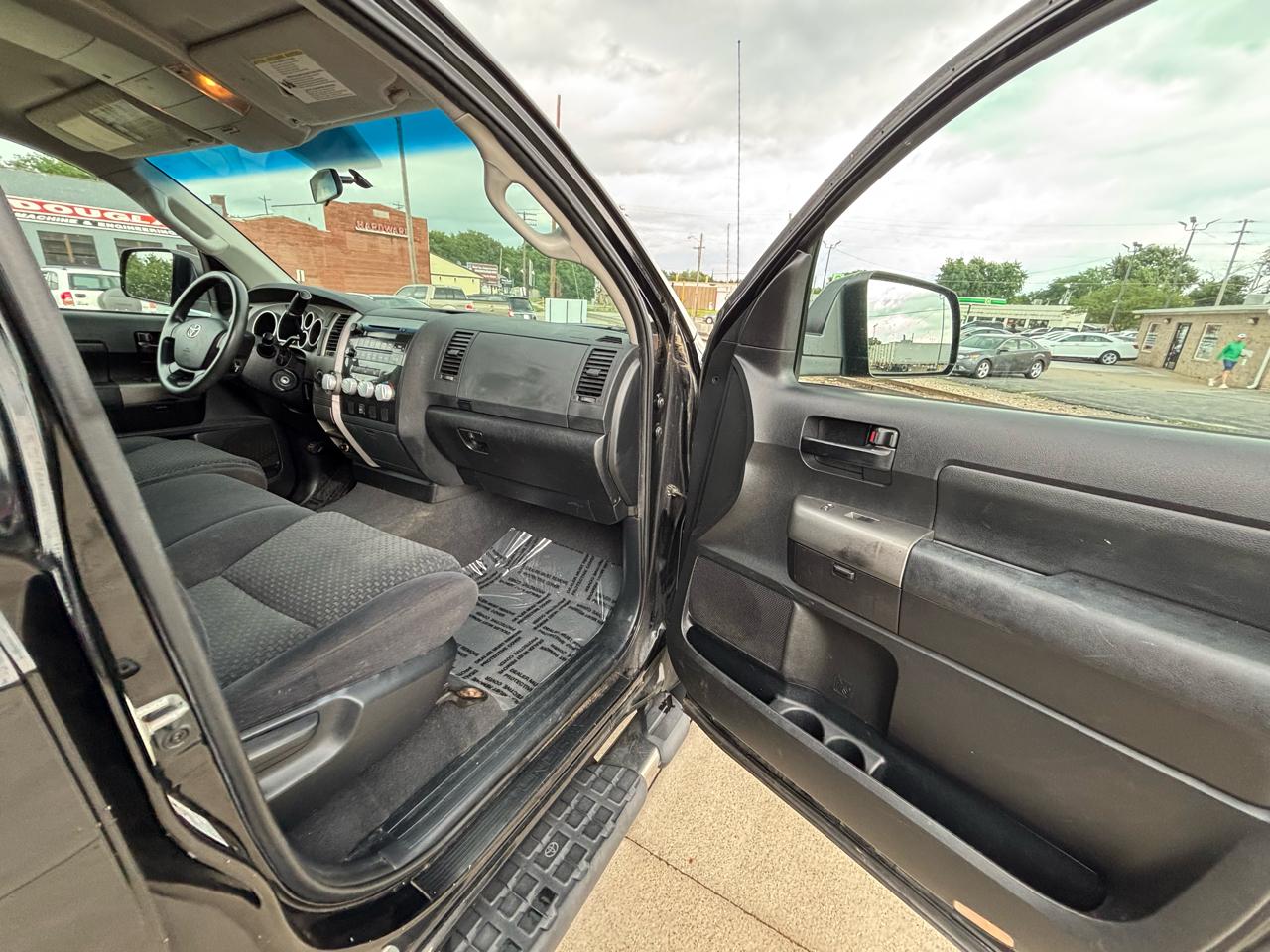 Toyota Tundra Tundra-Grade 4.6L CrewMax 4WD 2010