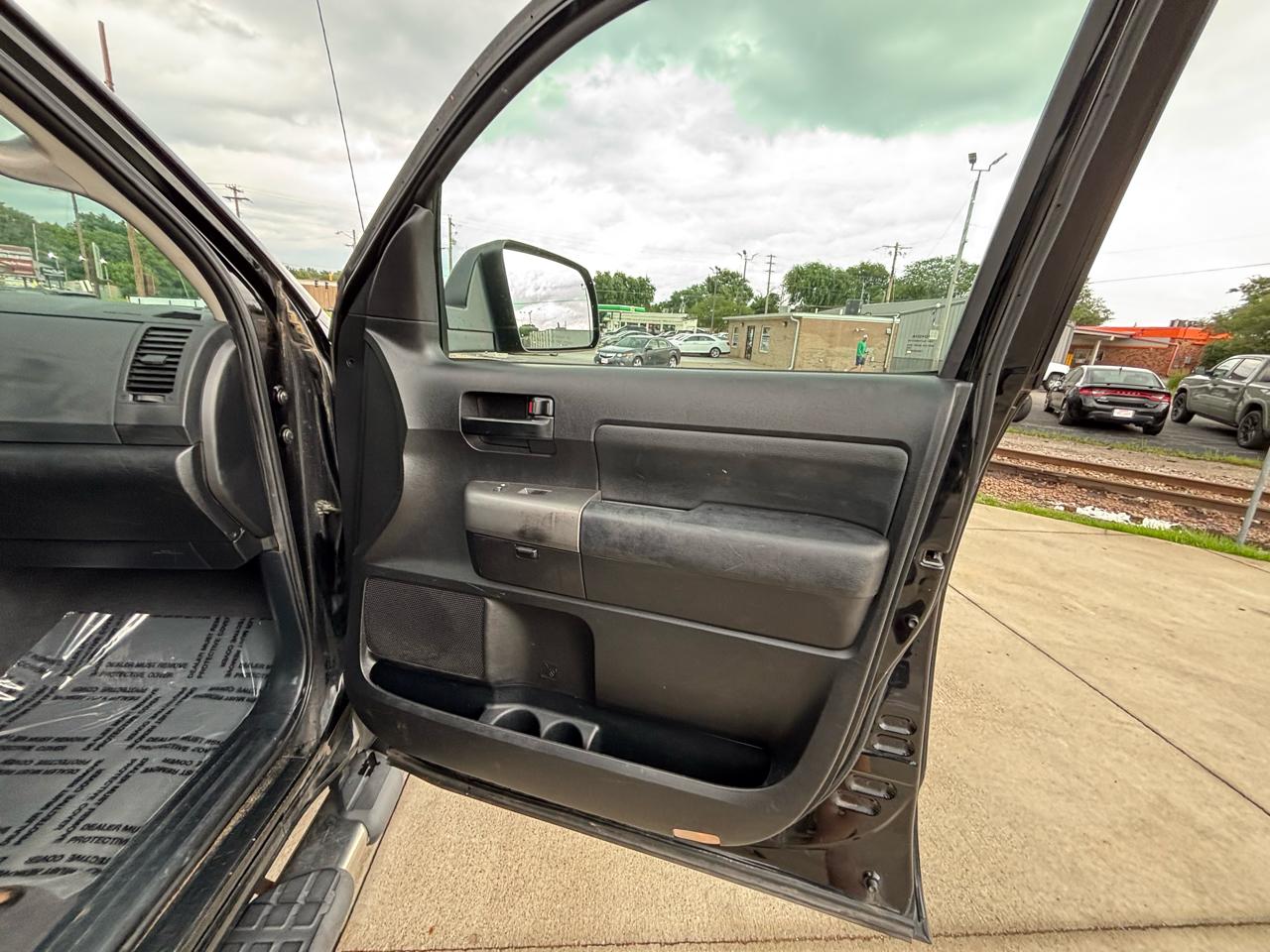 Toyota Tundra Tundra-Grade 4.6L CrewMax 4WD 2010
