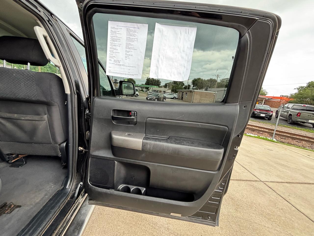 Toyota Tundra Tundra-Grade 4.6L CrewMax 4WD 2010