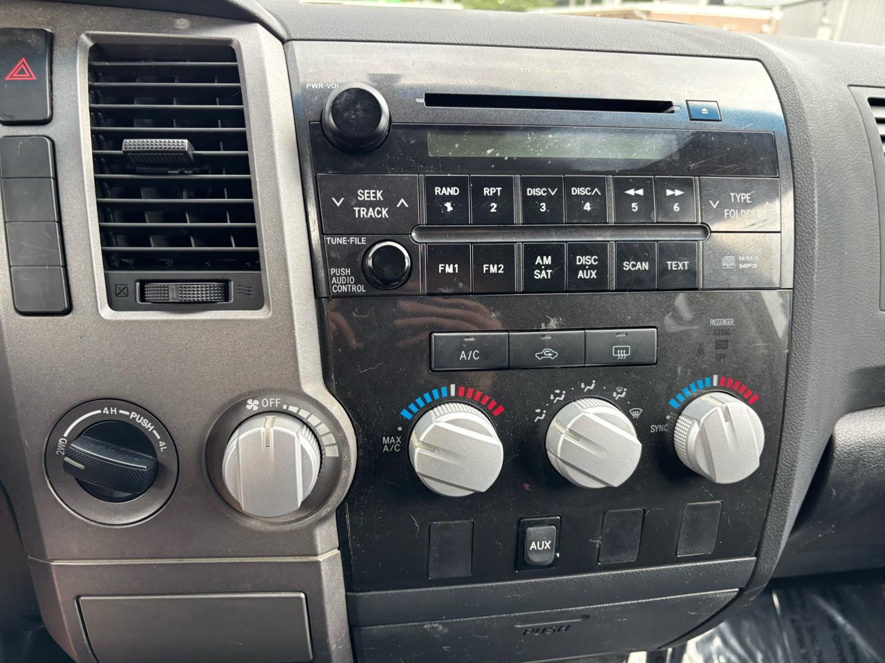 Toyota Tundra Tundra-Grade 4.6L CrewMax 4WD 2010
