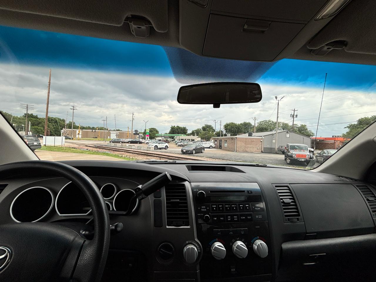Toyota Tundra Tundra-Grade 4.6L CrewMax 4WD 2010