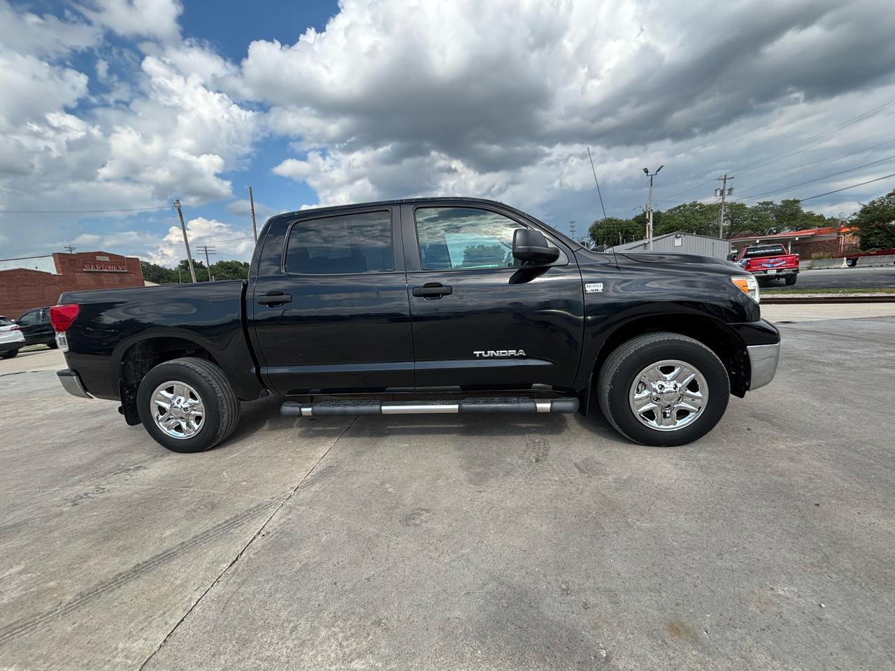 Toyota Tundra Tundra-Grade 4.6L CrewMax 4WD 2010
