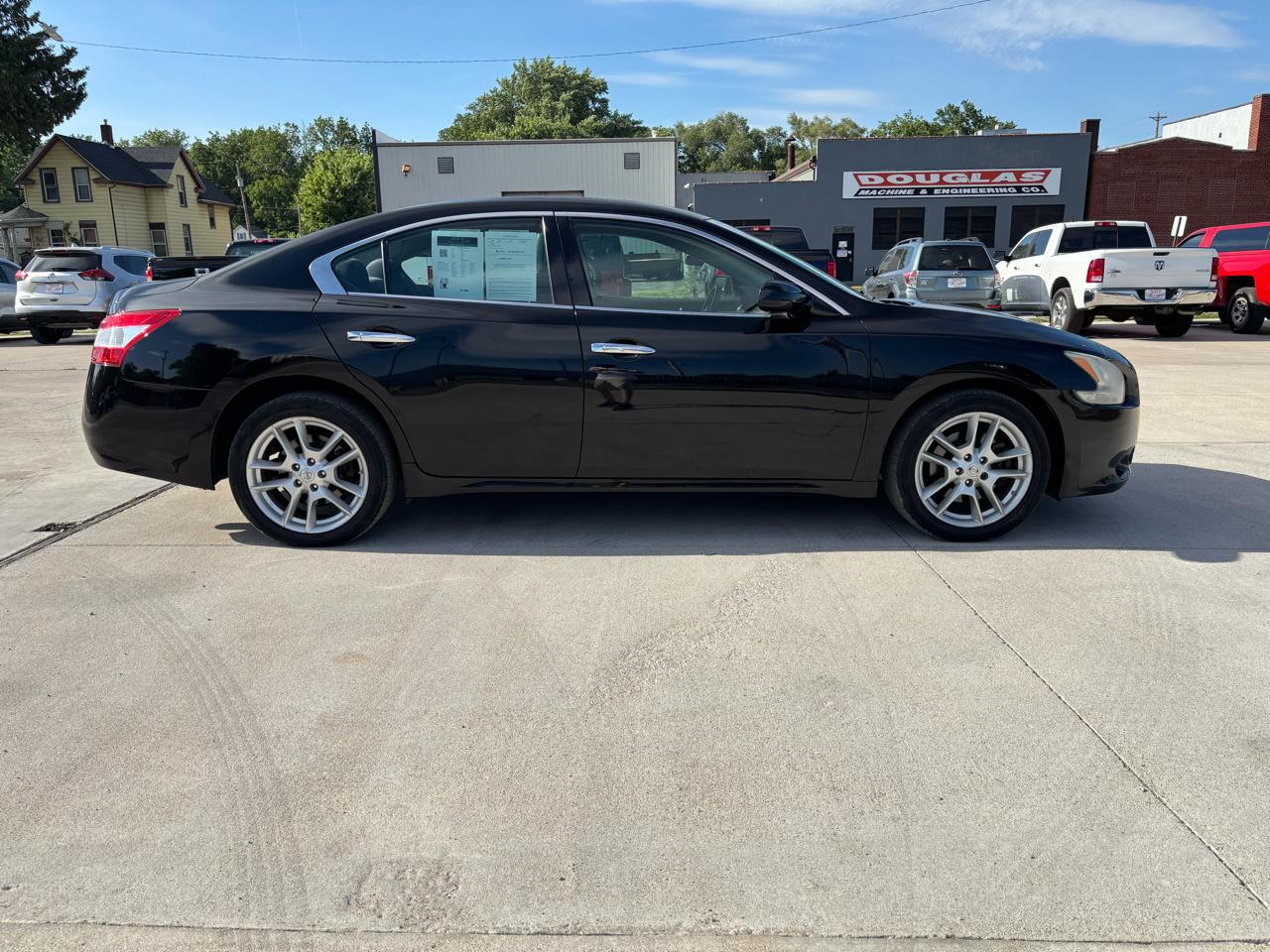 Nissan Maxima S 2010