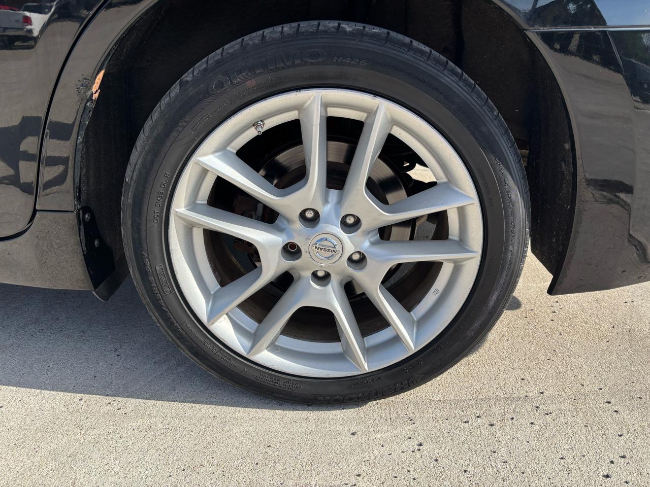 Nissan Maxima S 2010