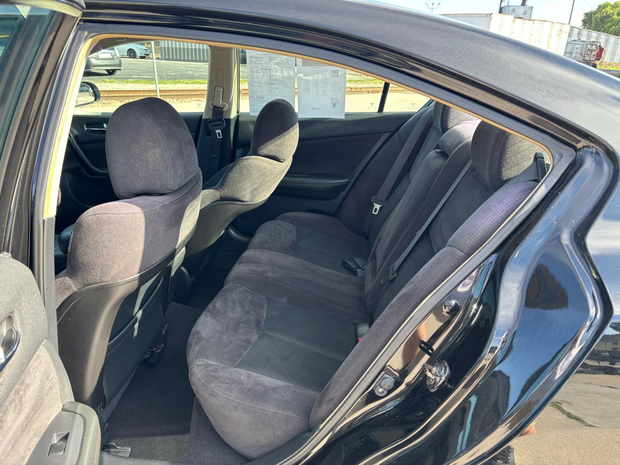 Nissan Maxima S 2010
