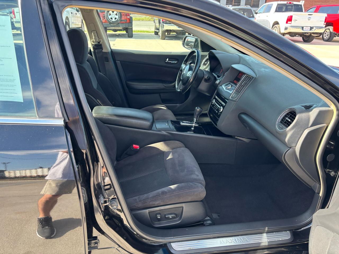 Nissan Maxima S 2010