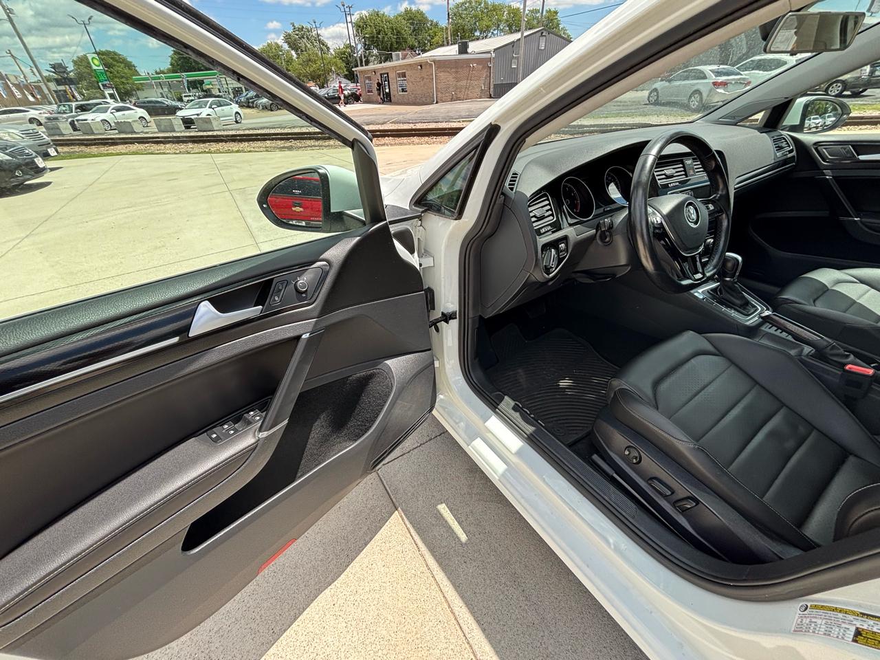 Volkswagen Golf TSI SEL 6A 2017