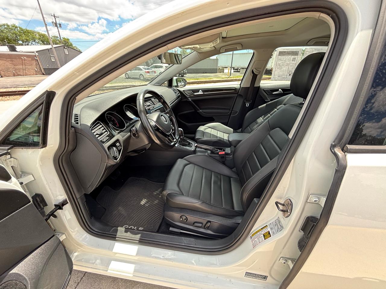 Volkswagen Golf TSI SEL 6A 2017