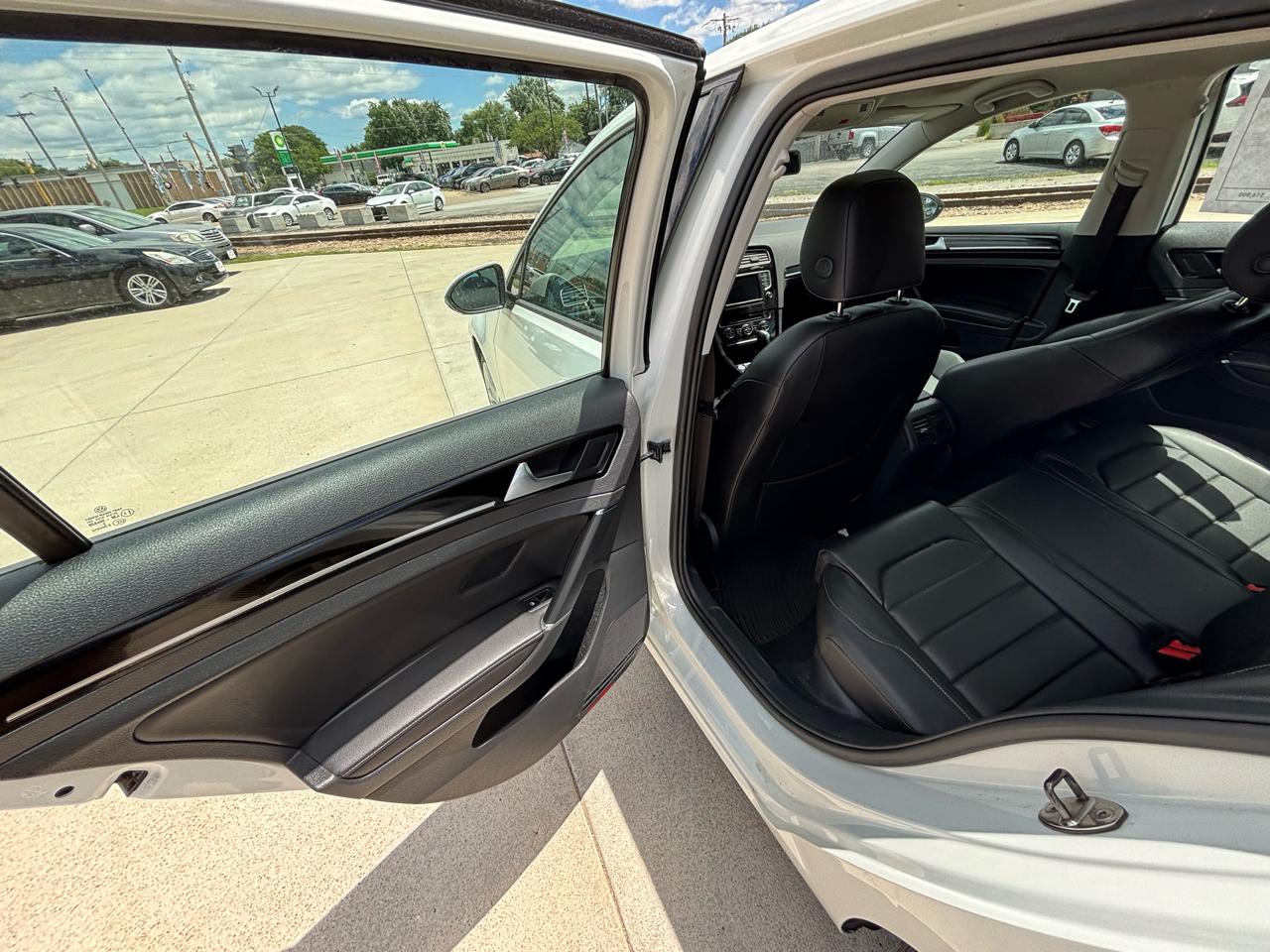 Volkswagen Golf TSI SEL 6A 2017