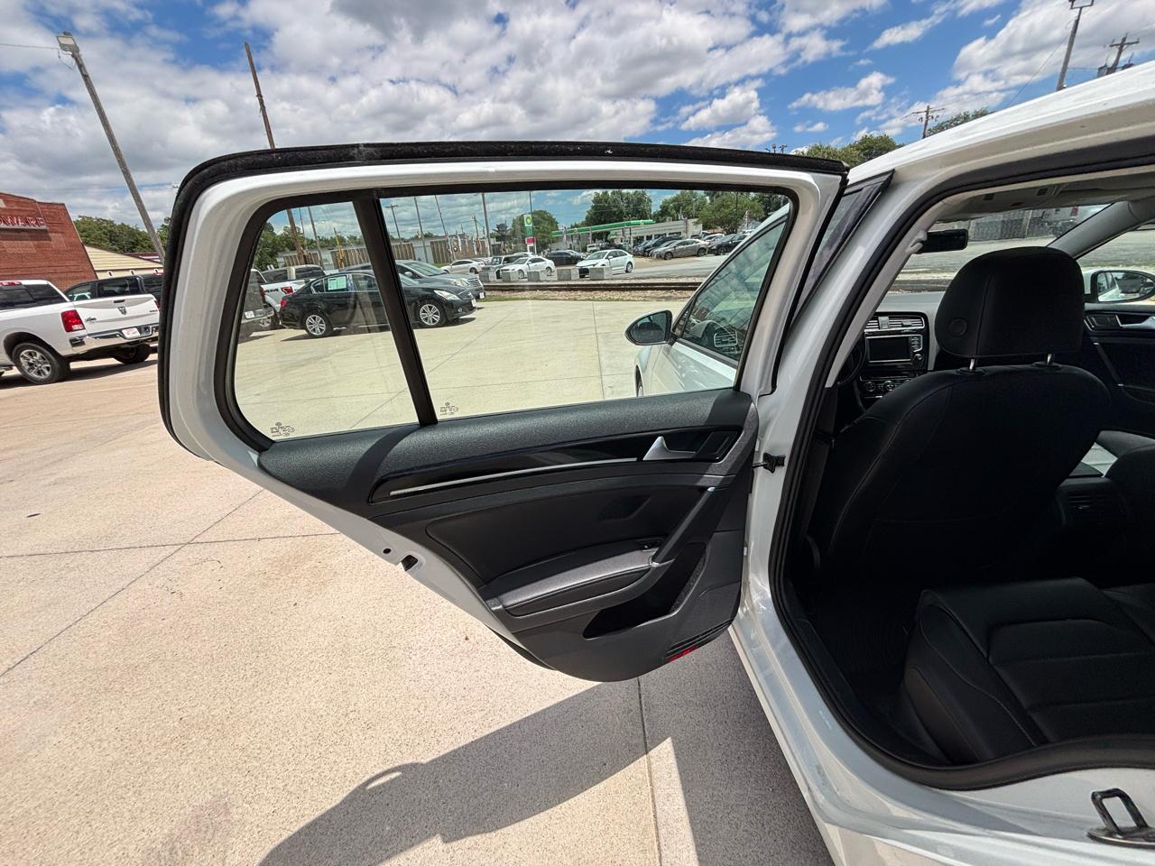 Volkswagen Golf TSI SEL 6A 2017