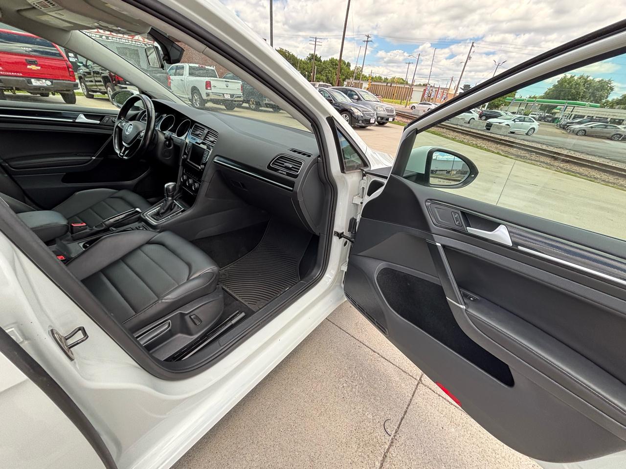 Volkswagen Golf TSI SEL 6A 2017