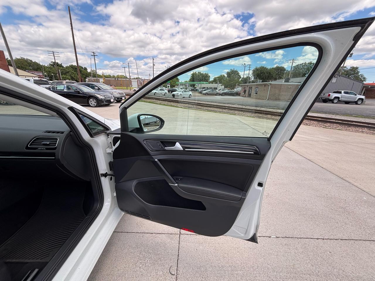 Volkswagen Golf TSI SEL 6A 2017