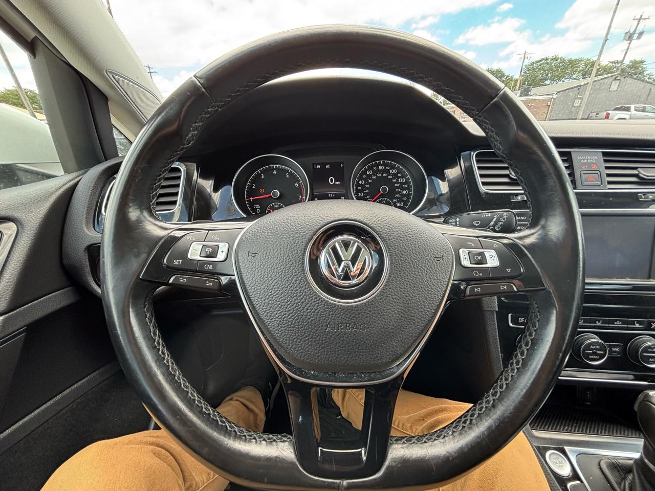 Volkswagen Golf TSI SEL 6A 2017