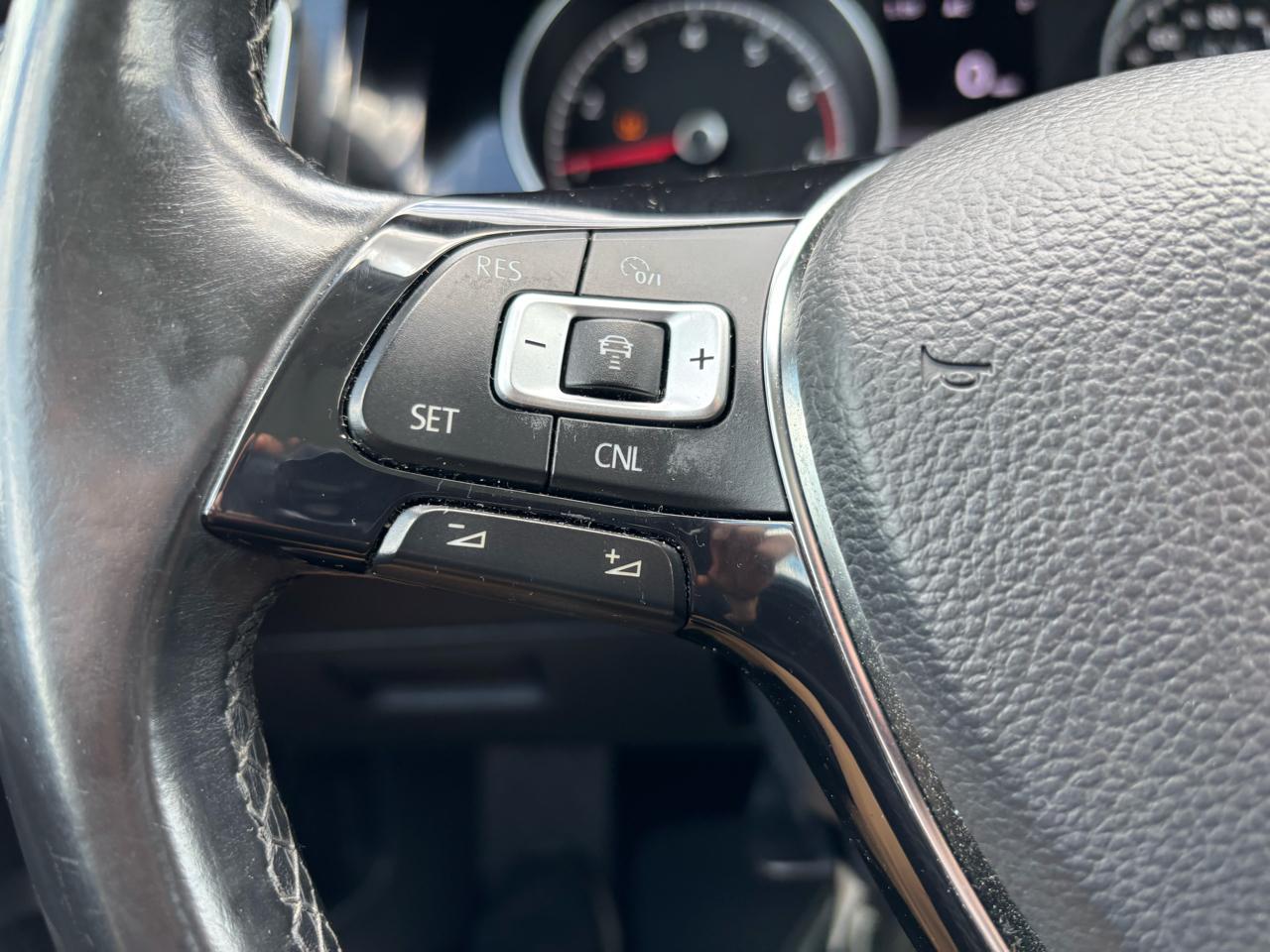 Volkswagen Golf TSI SEL 6A 2017