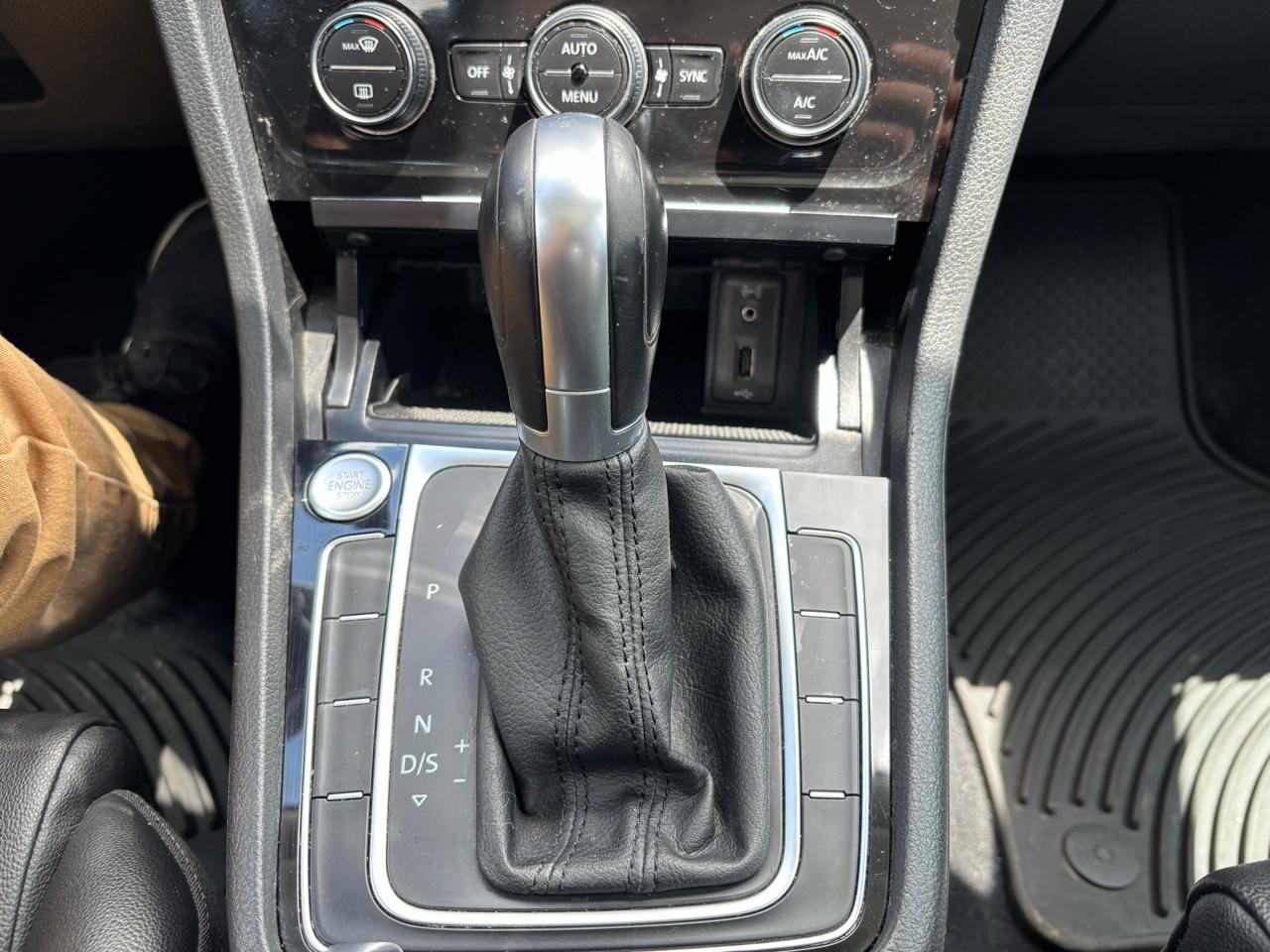 Volkswagen Golf TSI SEL 6A 2017