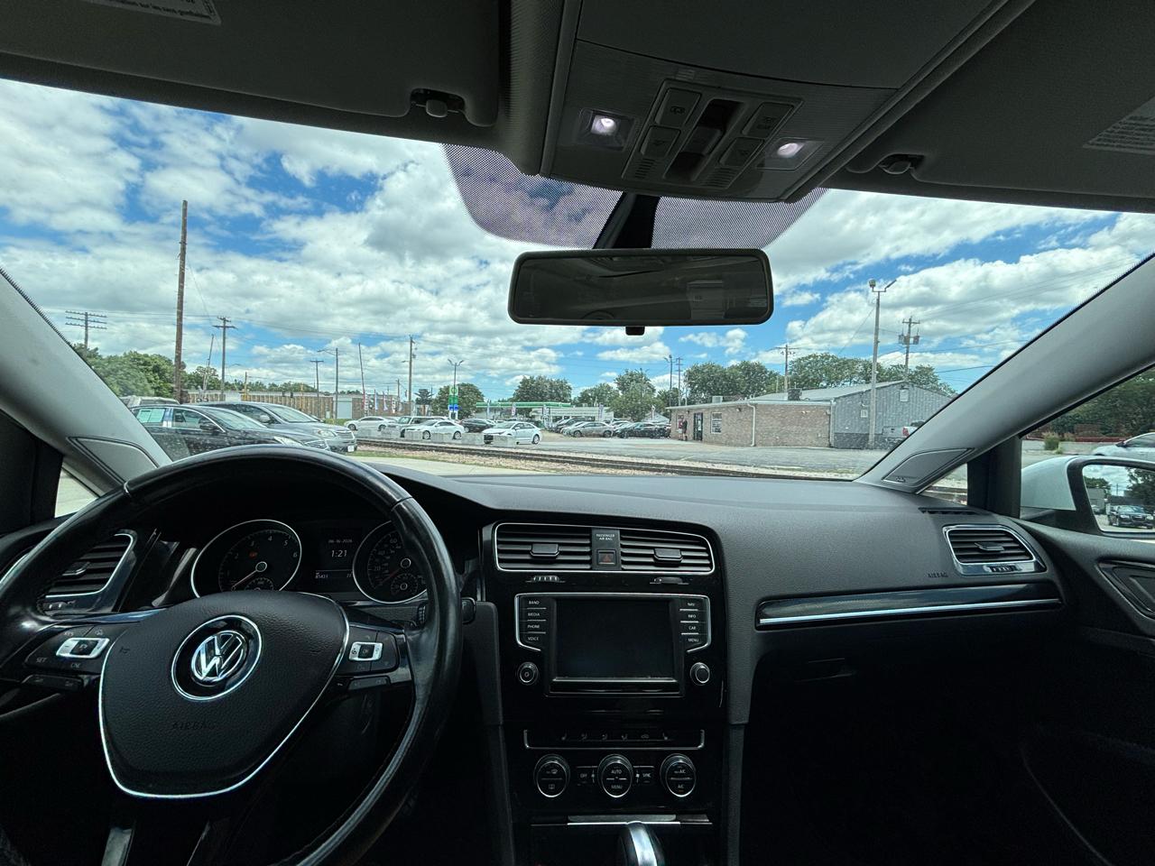 Volkswagen Golf TSI SEL 6A 2017