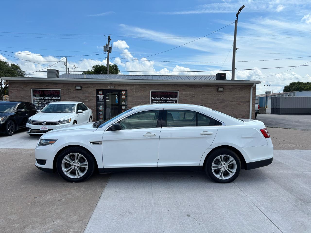 Ford Taurus SE FWD 2018