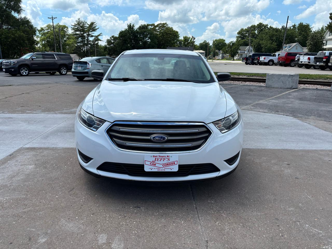 Ford Taurus SE FWD 2018