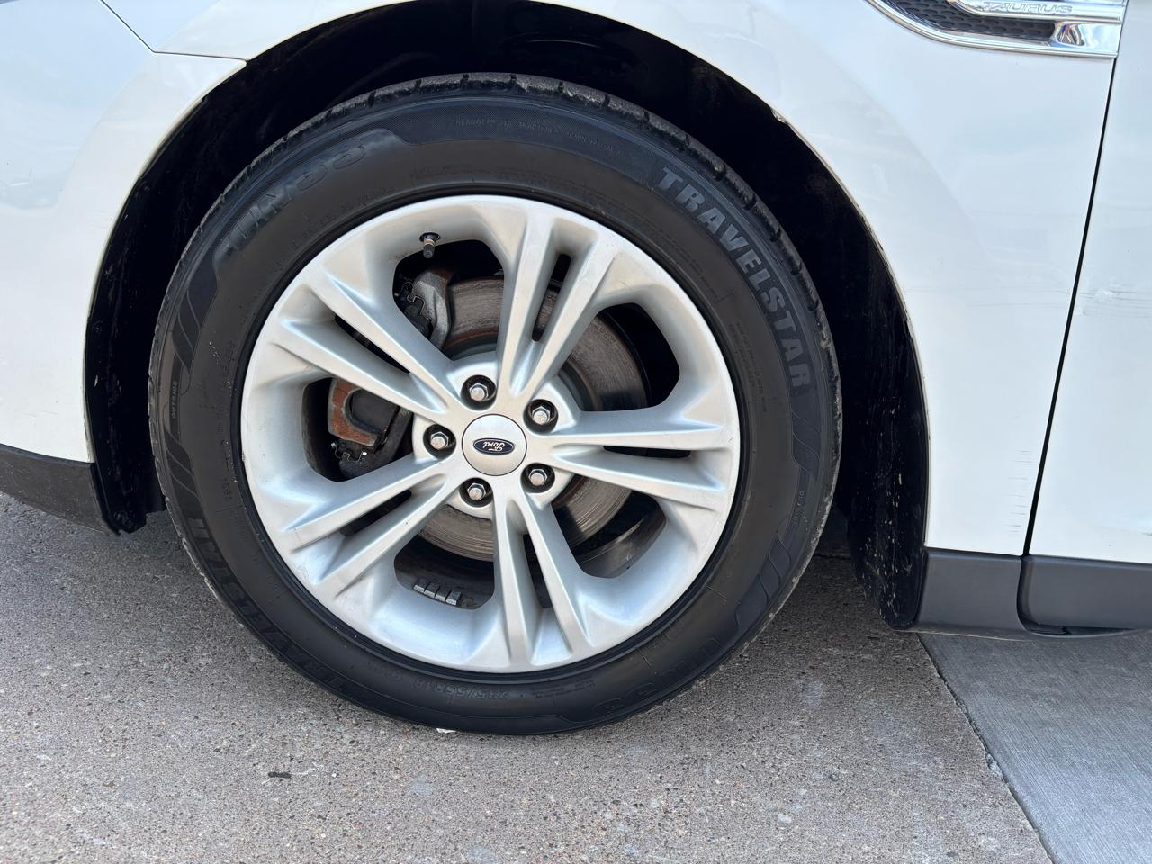 Ford Taurus SE FWD 2018