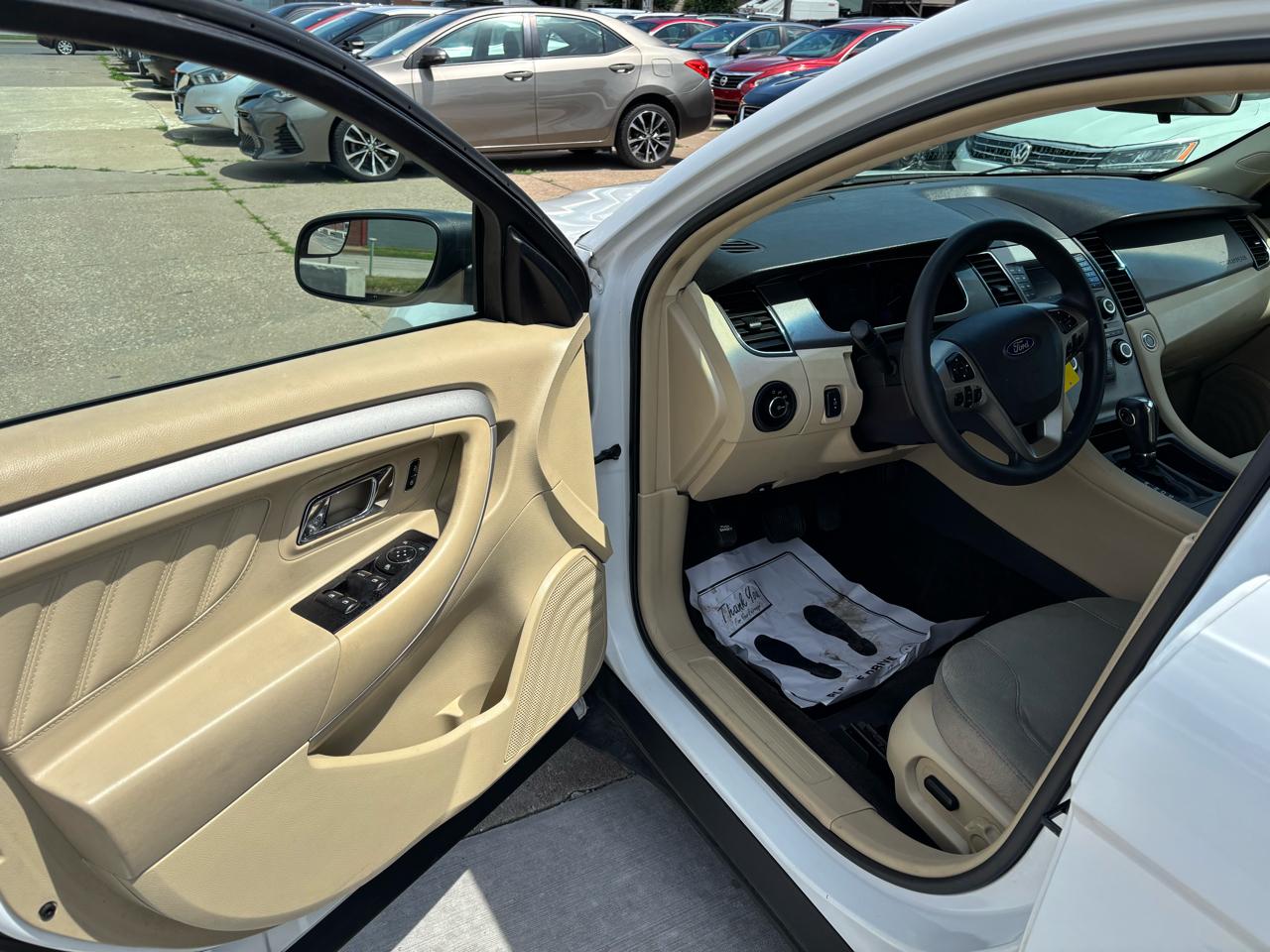 Ford Taurus SE FWD 2018