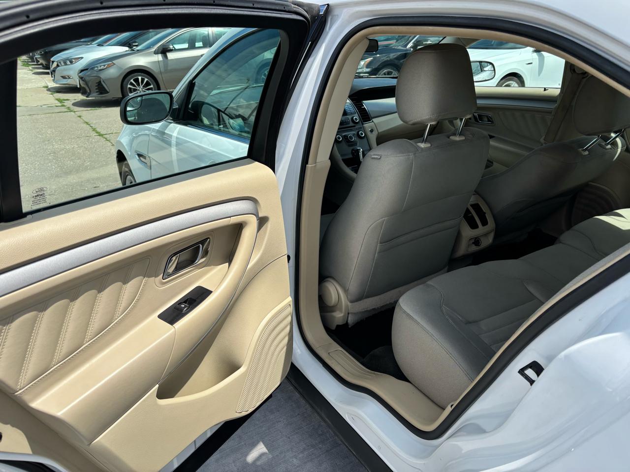 Ford Taurus SE FWD 2018