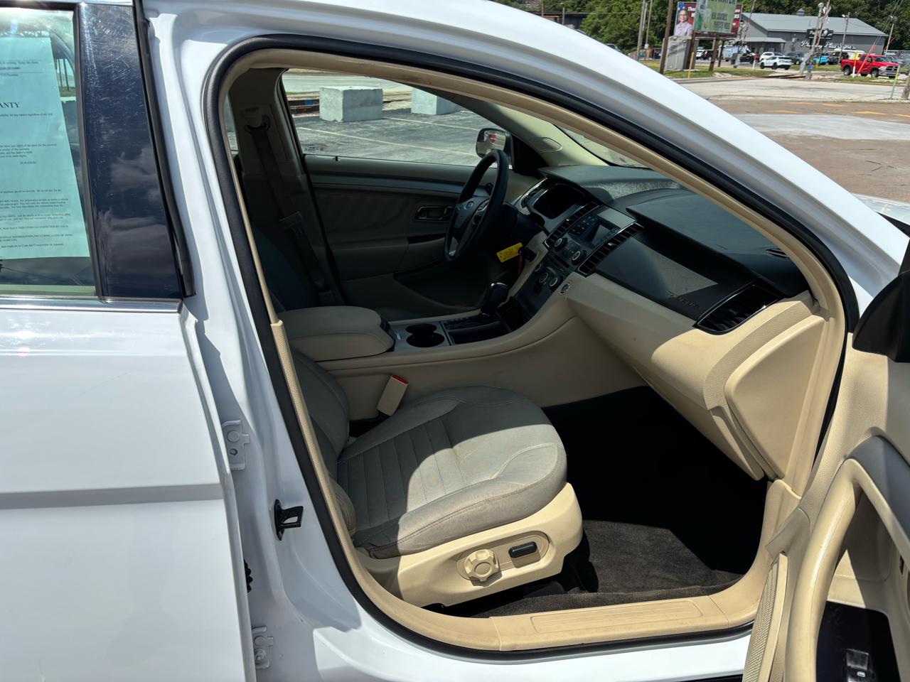 Ford Taurus SE FWD 2018