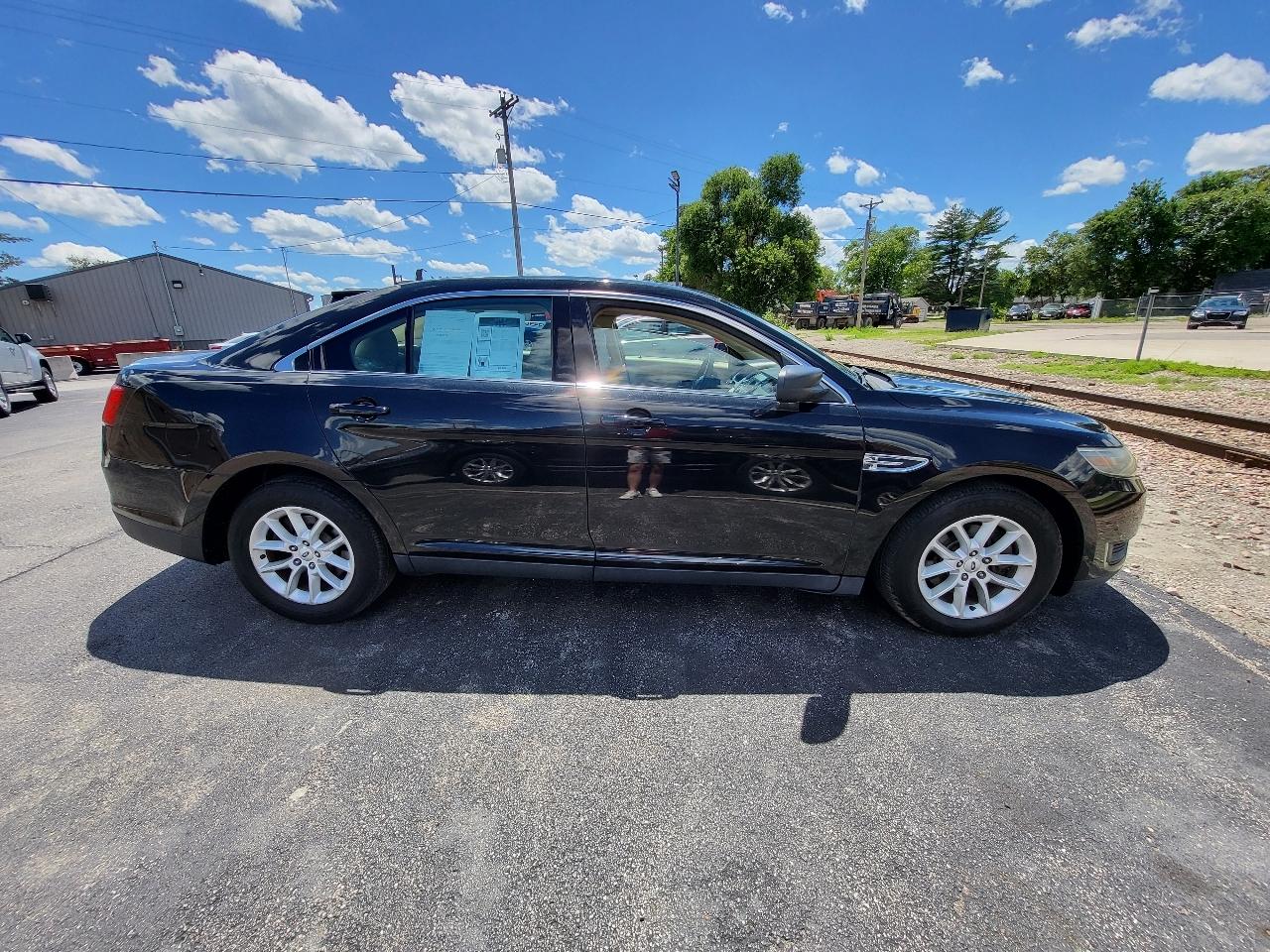 Ford Taurus SE FWD 2014