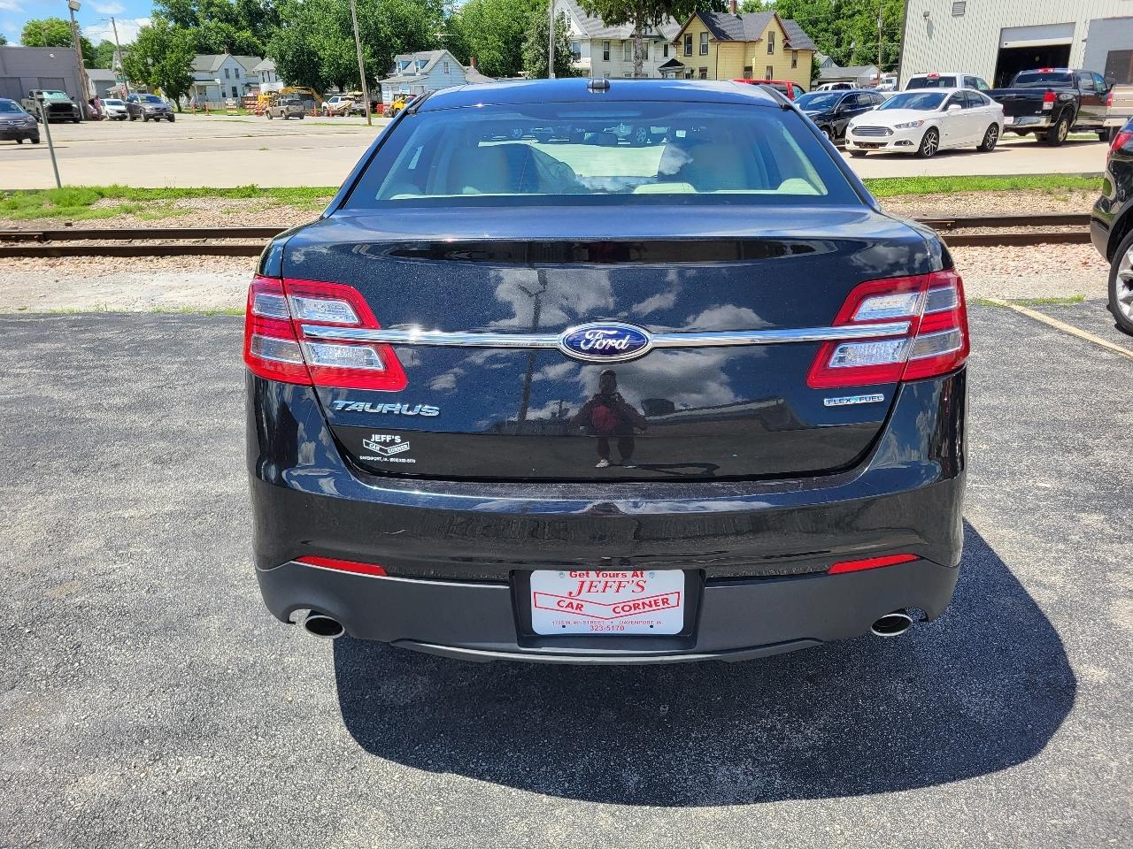 Ford Taurus SE FWD 2014