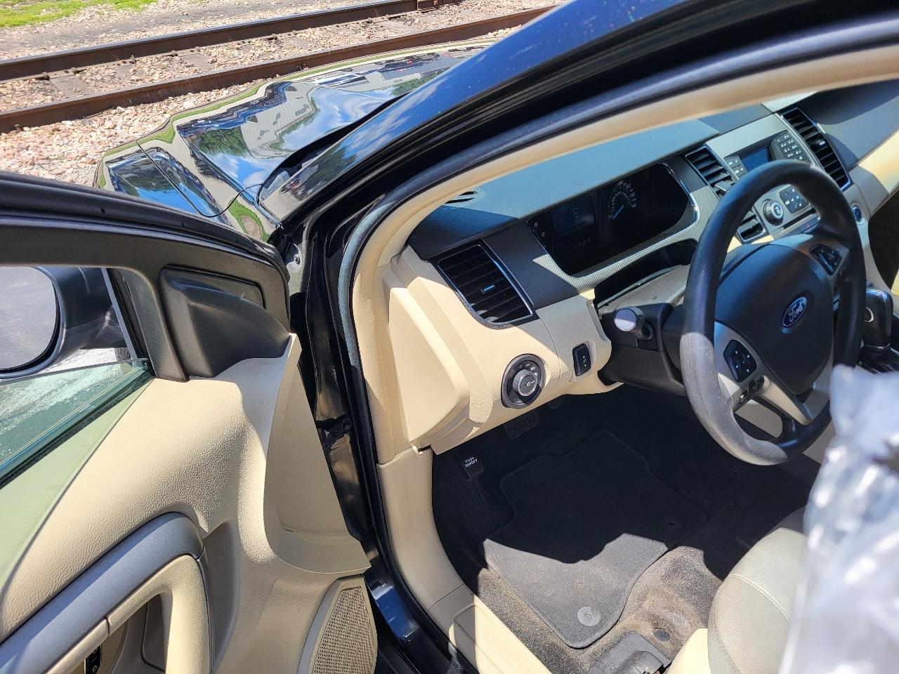 Ford Taurus SE FWD 2014