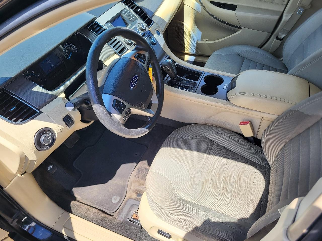 Ford Taurus SE FWD 2014