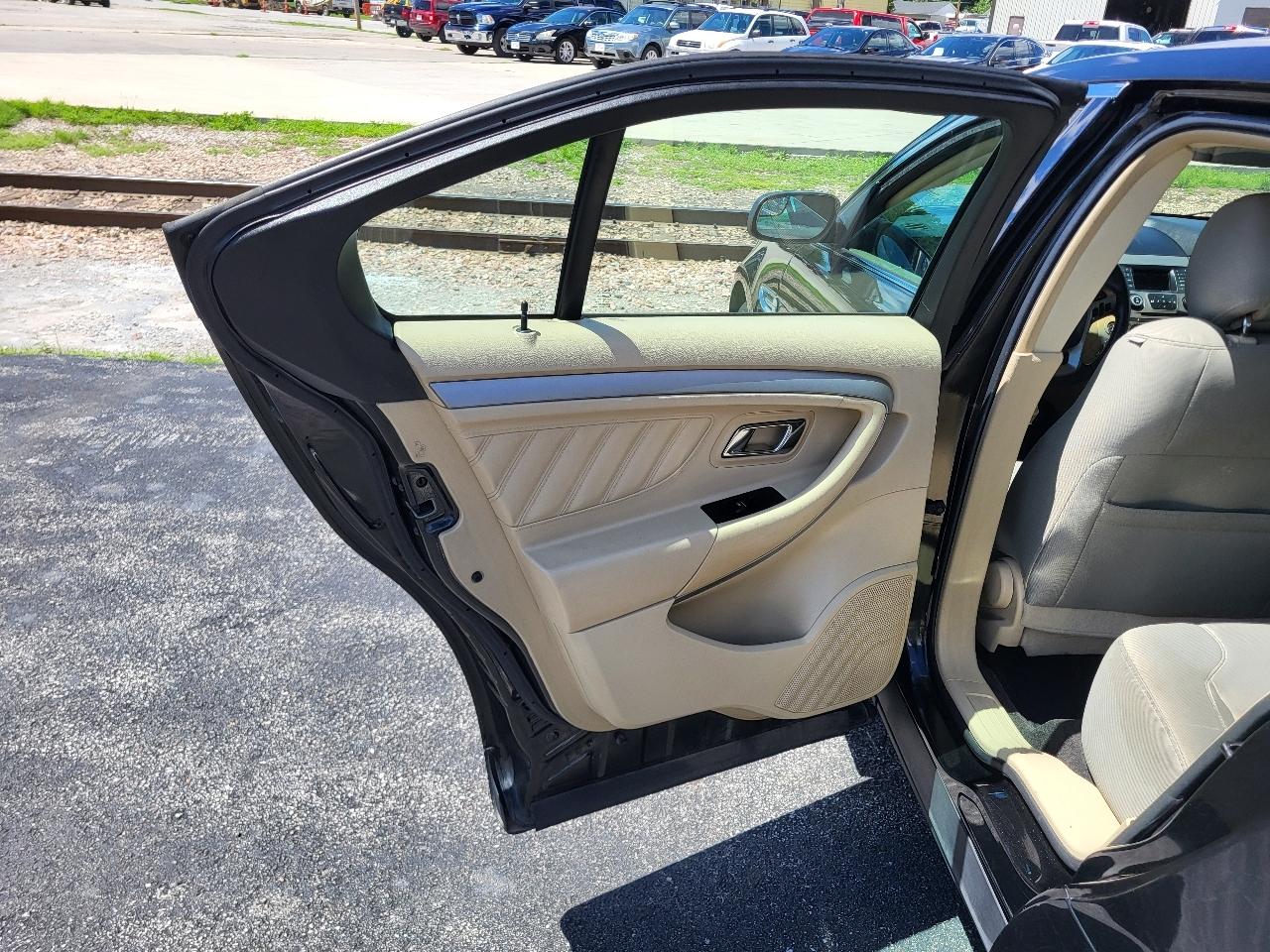 Ford Taurus SE FWD 2014