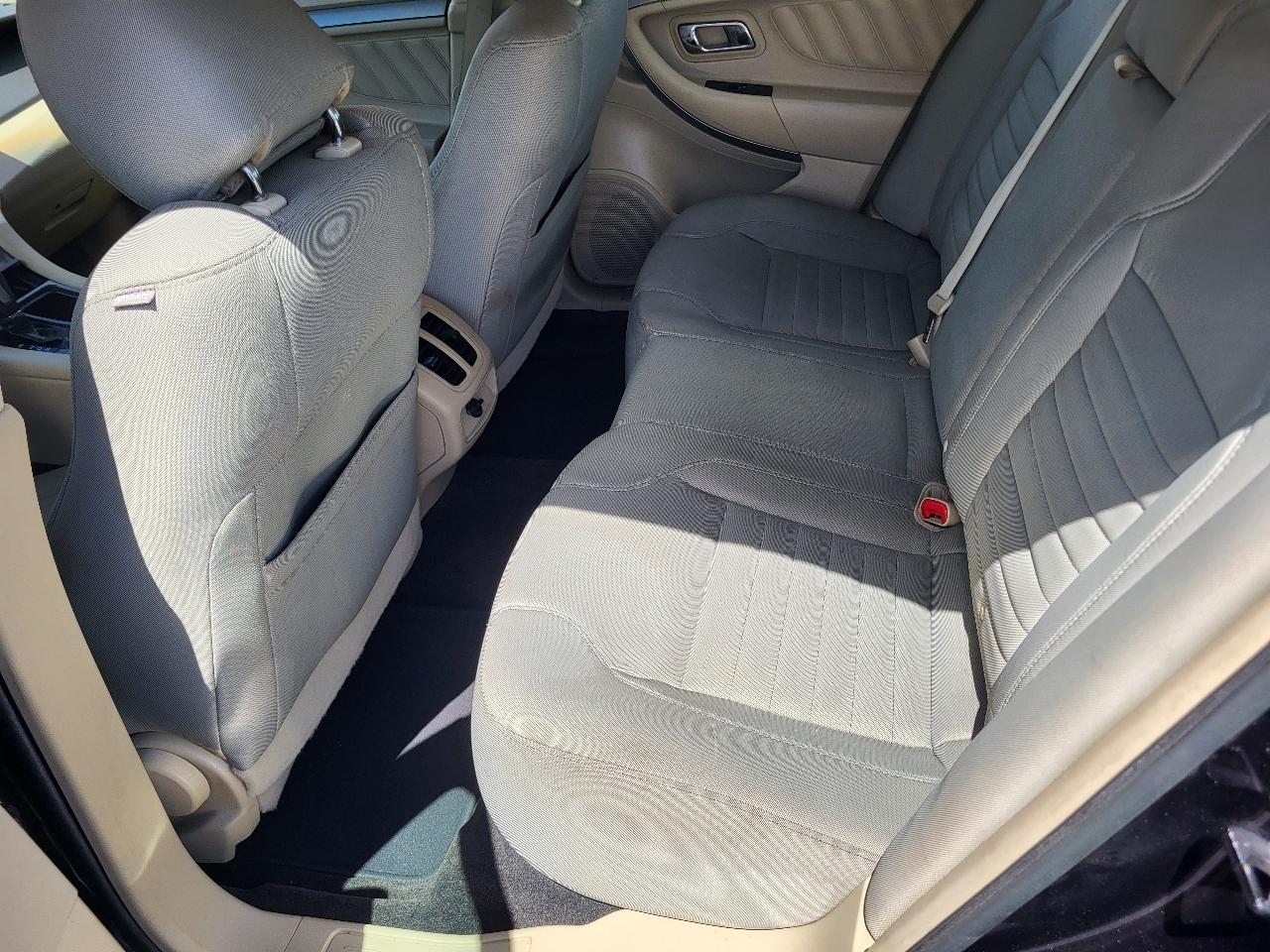 Ford Taurus SE FWD 2014
