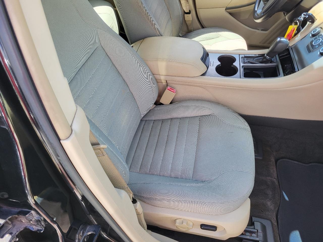 Ford Taurus SE FWD 2014