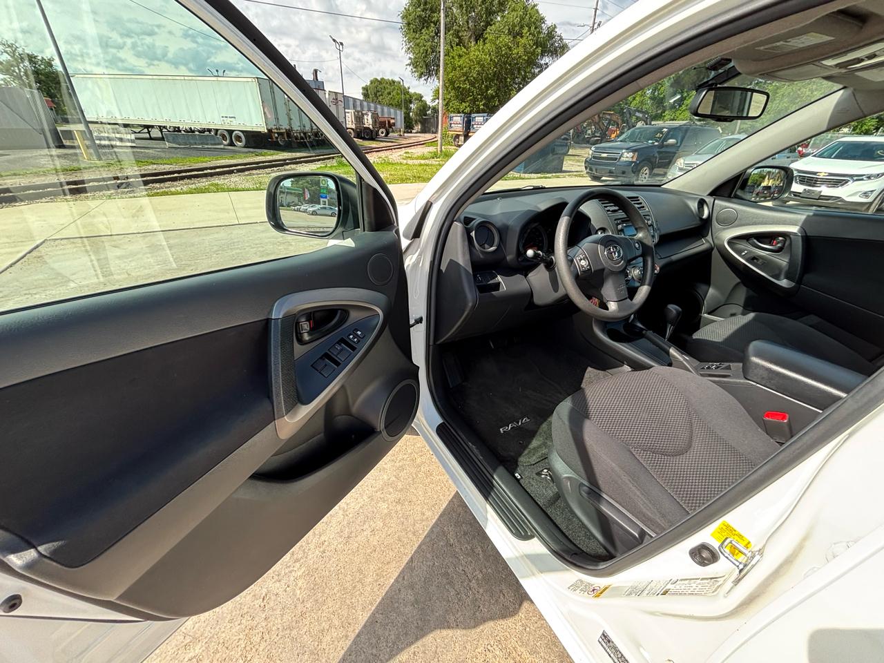 Toyota RAV4 Sport I4 4WD 2012