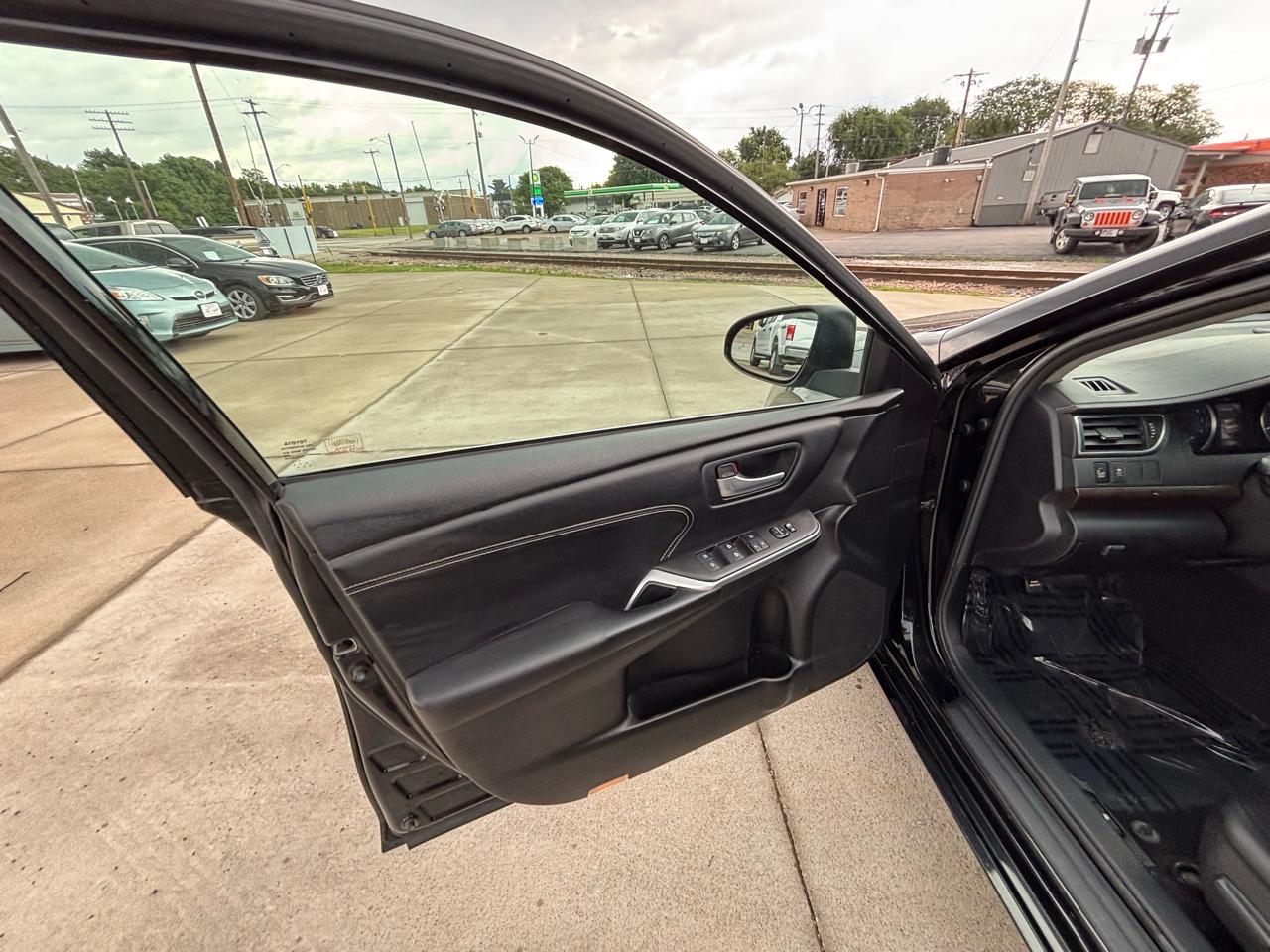 Toyota Camry XLE 2017