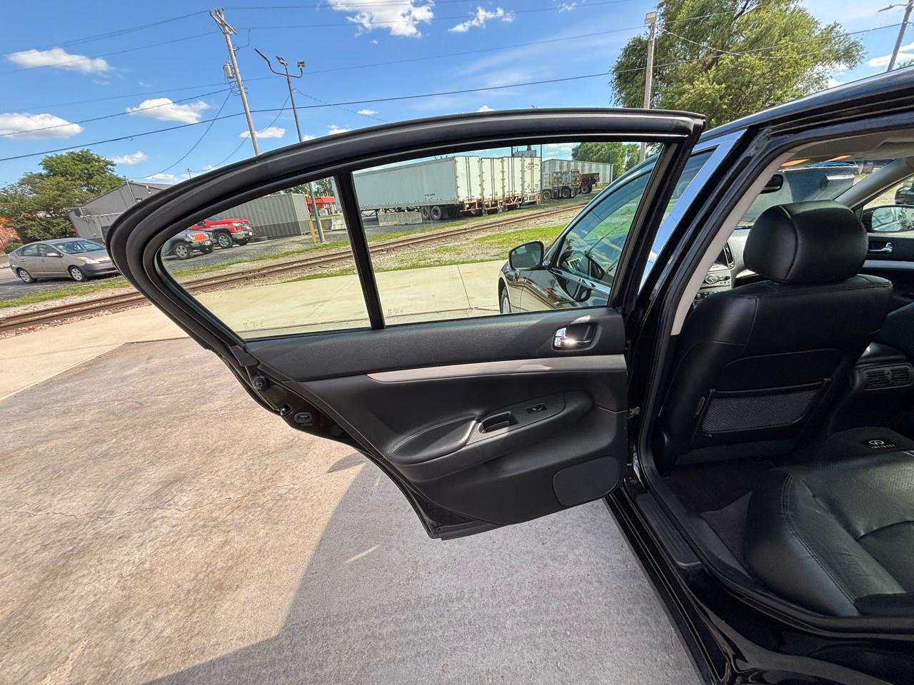Infiniti G Sedan G25x AWD 2011
