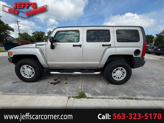 Gray 2009 Hummer H3 SUV / Crossover Four-Wheel Drive Automatic