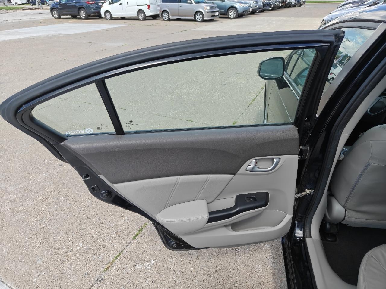 Honda Civic EX-L Sedan 5-Speed AT 2012