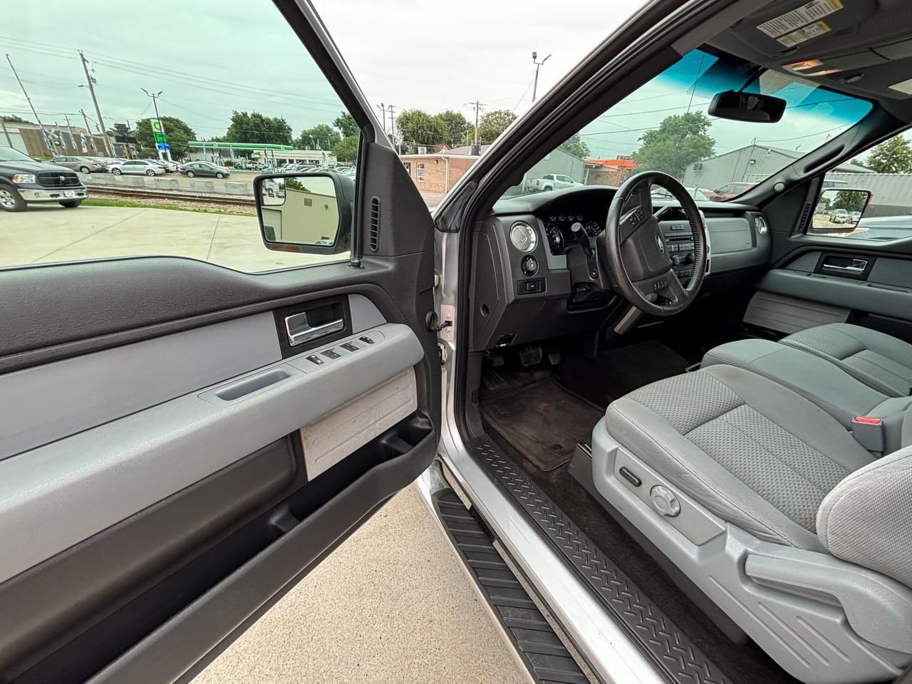Ford F-150 XLT SuperCab 8-ft. Bed 2WD 2012